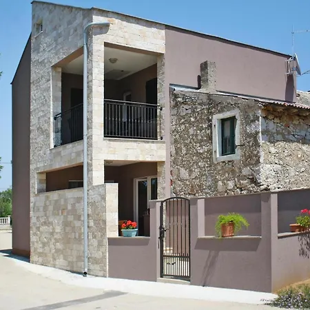House In Privlaka, Close To The Sandy Holiday home *