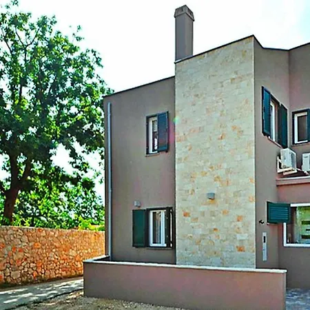 House In Privlaka, Close To The Sandy Holiday home *